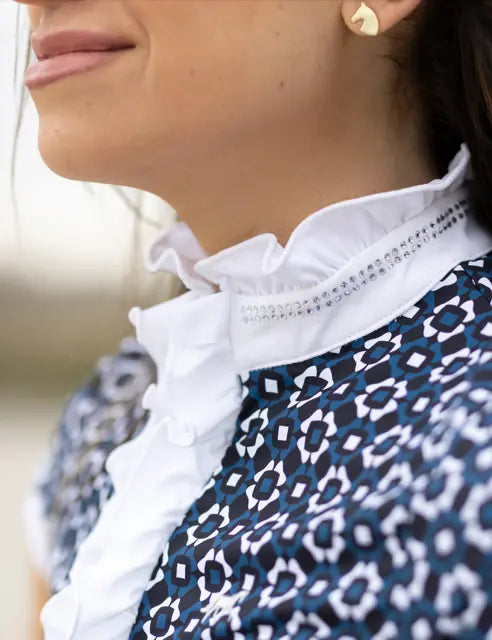 Novella Sanceo Ruffle Front closeup collar