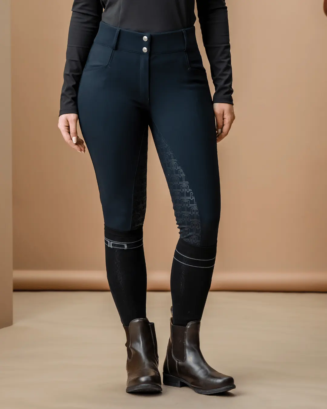 AAAllora#color_black