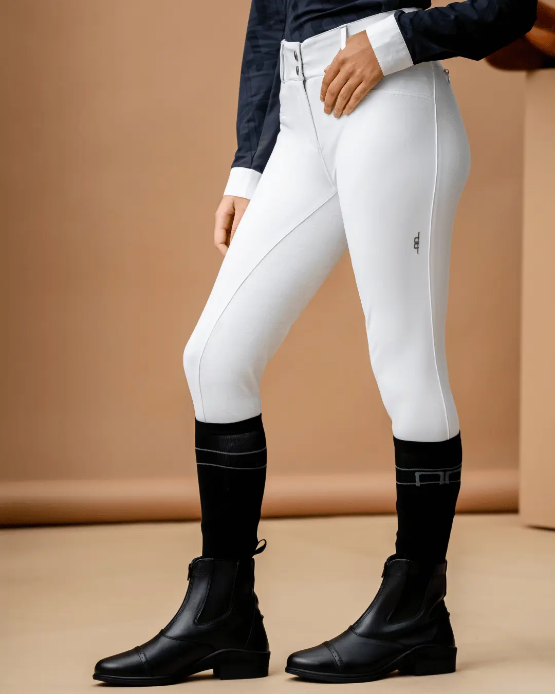 AAAllora#color_white