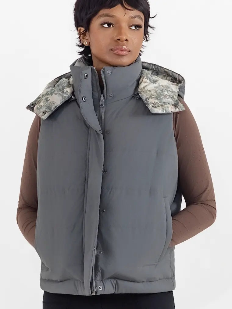 Dapplebay Lady Reversible Quilted Vest#color_graphite