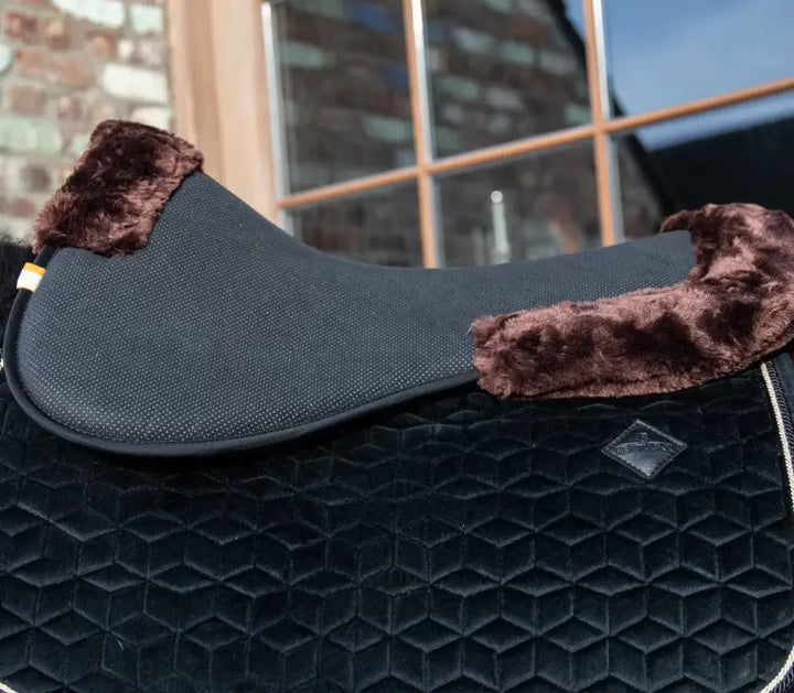 Kentucky Sheepskin Half Pad Anatomic Absorb Kentucky Horsewear # color_black-brown