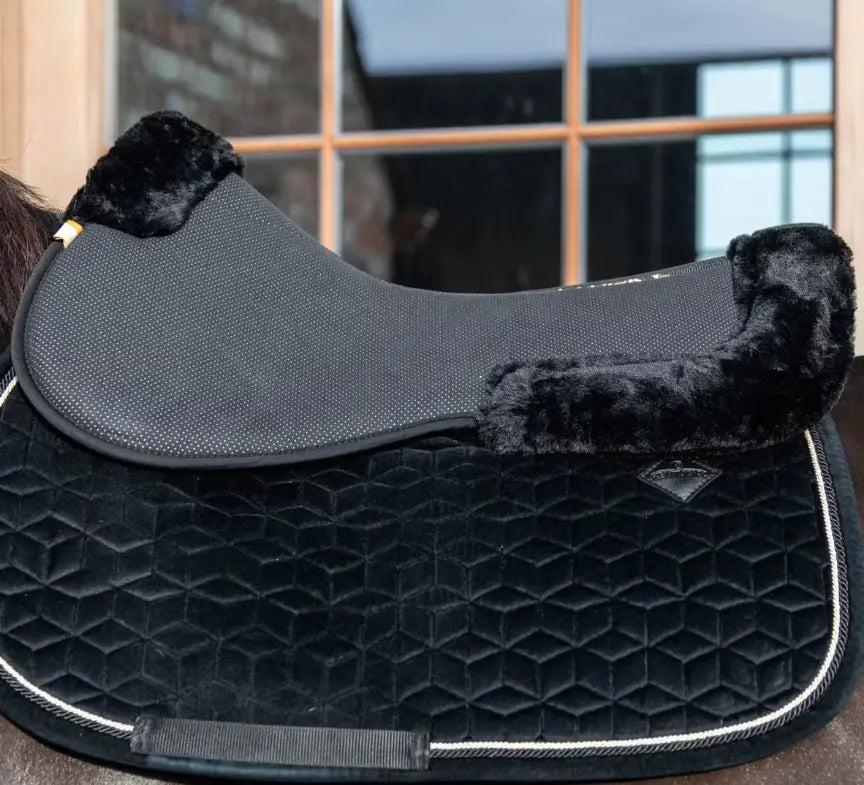 Kentucky Sheepskin Half Pad Anatomic Absorb Kentucky Horsewear # color_blac