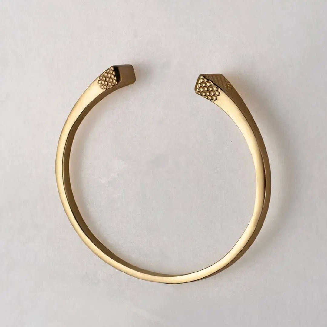 Lucky Nail - Blacksmith Horseshoe Cuff Bracelet in Gold URBAN-EQUESTRIAN